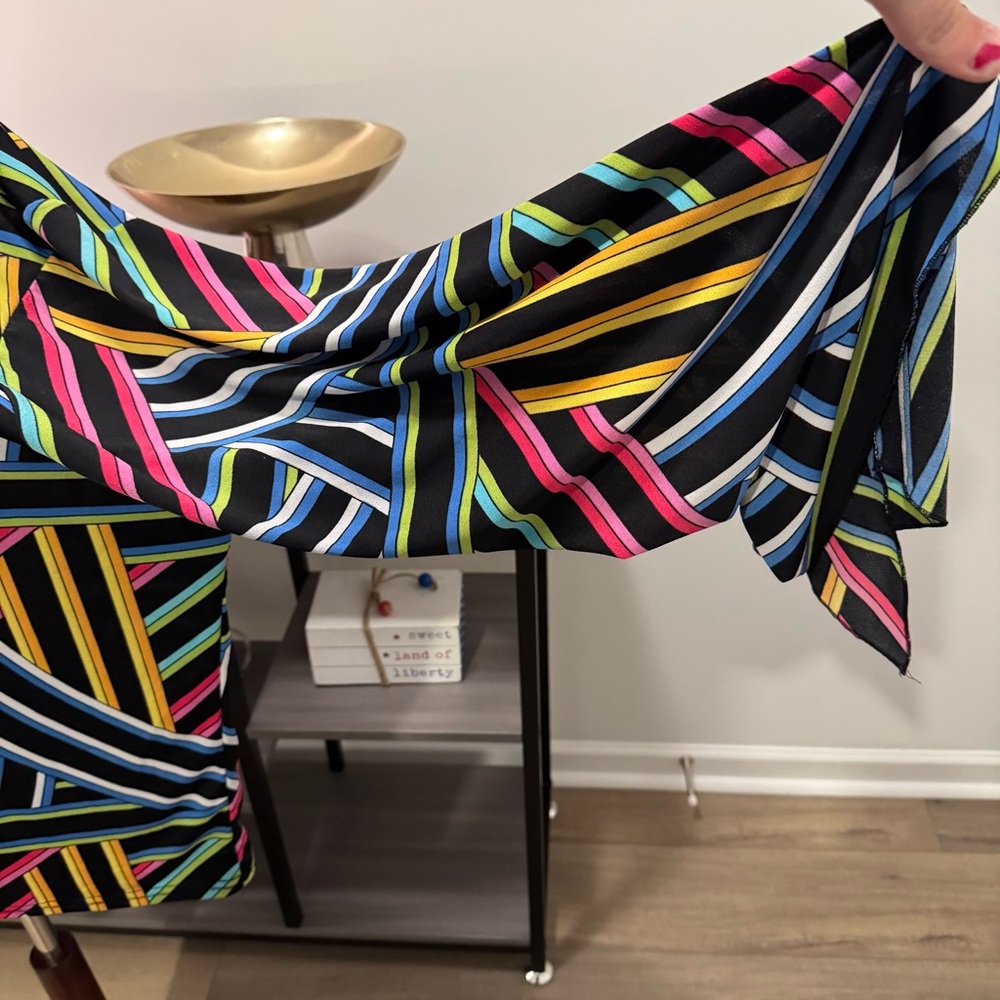Erica Brooke Collection – Multicolor Geometric Tunic Top (Plus 3X / 26W–28W) - Picture 2 of 8